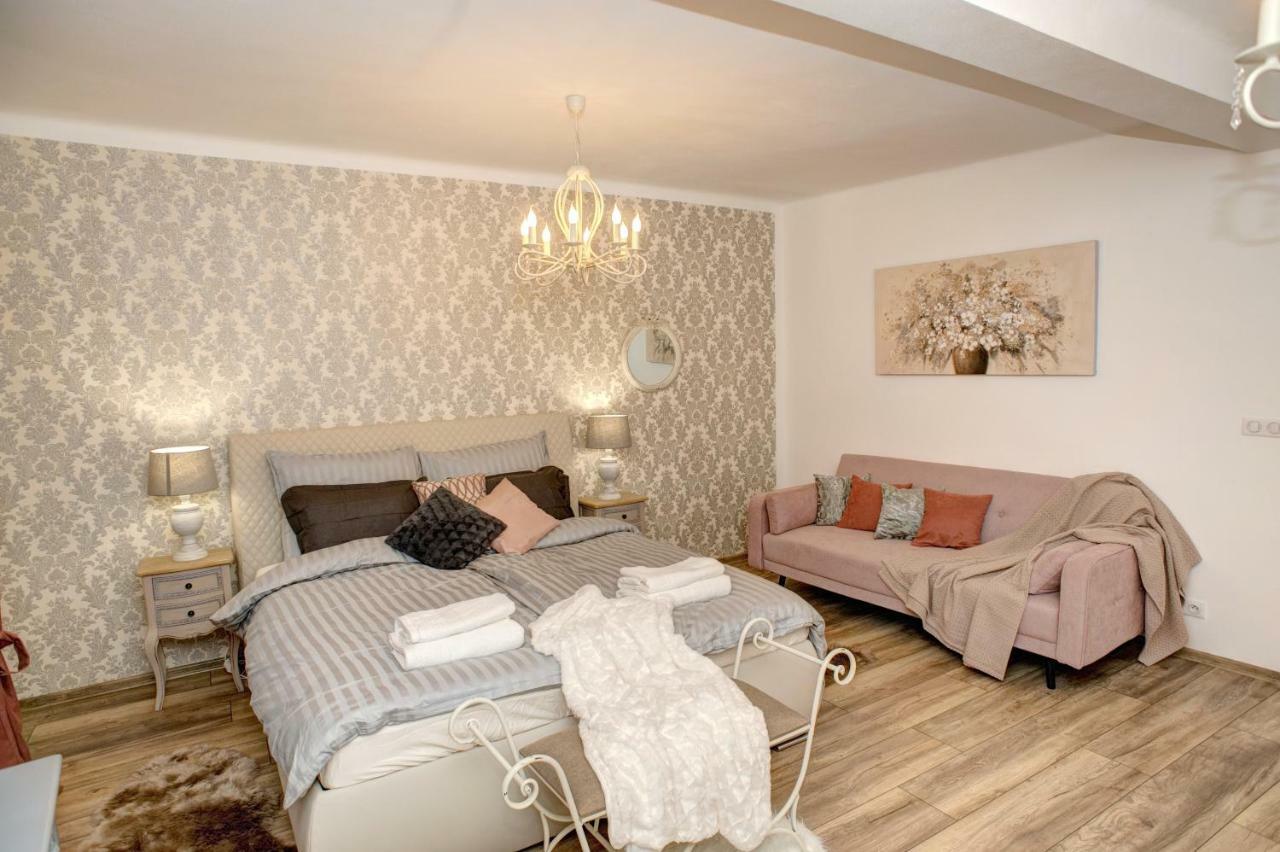 Kristanka - Kouzelne Apartmany Prachatice Eksteriør billede